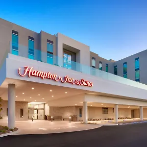 Hampton & Convention Center אנהיים